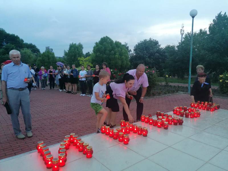 Молодые депутаты в День памяти и скорби зажгли свечи в память о погибших в Великой Отечественной войне